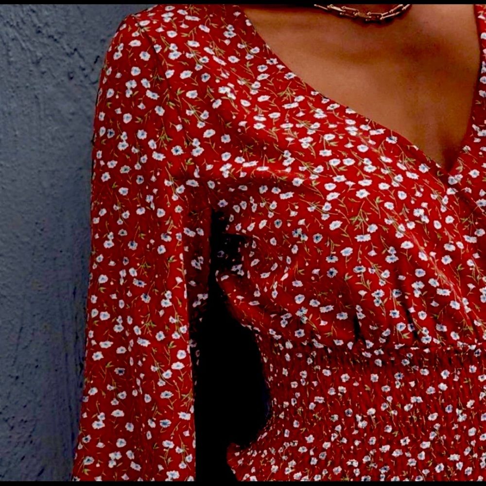 Beautiful blouse. - Picture 2 of 5